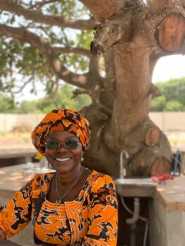 Ida Ndow initiatiefnemer van het Centrum voor Beroepsonderwijs in Kunkujang Mariama in Gambia